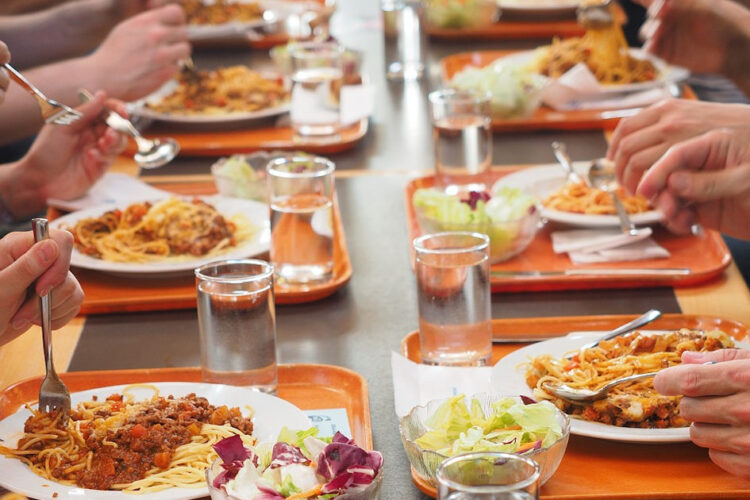 Modica, da lunedì 2 ottobre, inizia il servizio mensa nelle scuole comunali