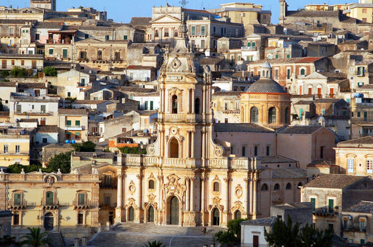 Modica, aggiornare la toponomastica della città con nomi illustri modicani