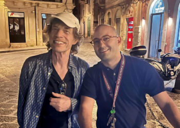Mick Jagger passeggia tra i vicoli di Siracusa