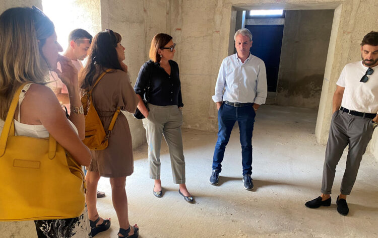 Modica Alta, sopralluogo edificio via Botta: si può creare un punto di aggregazione