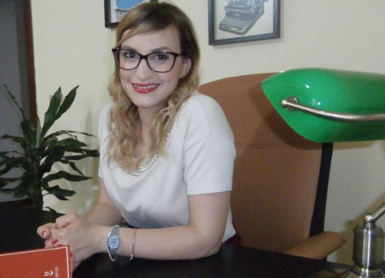 Pozzallo, pretende posto di lavoro: insulta e schiaffeggia assessore Stella Morana