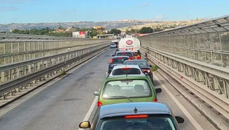 Caos traffico a Modica: code e rallentamenti per lavori sul Ponte Guerrieri