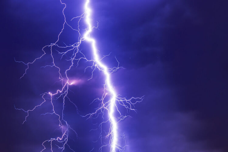 Temporale e fulmini: ecco le cose da non fare a casa