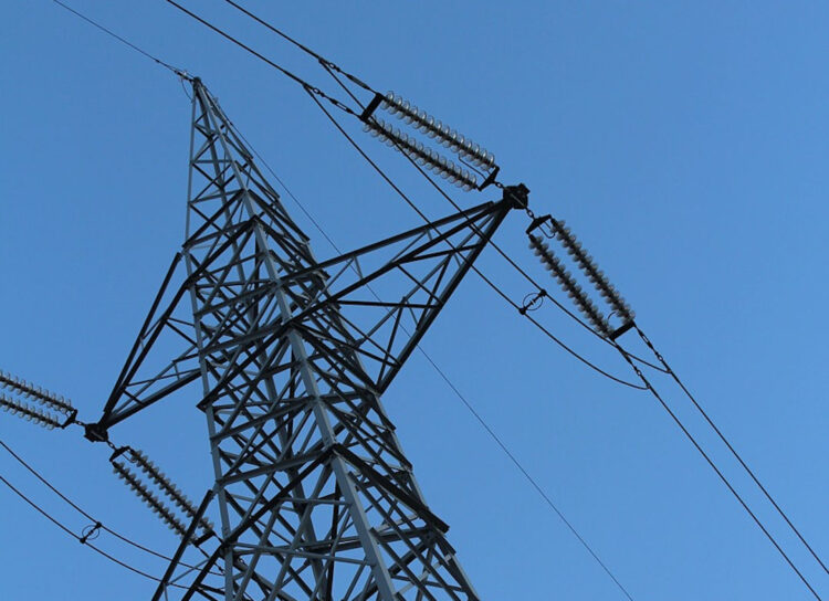 Vittoria, folgorato mentre tenta di rubare cavi di rame da un traliccio