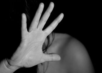 Ragusa, piomba in casa della donna che perseguitava da mesi: arrestato