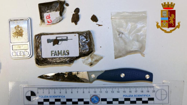 Vittoria, droga in casa: 30enne arrestato ad Acate