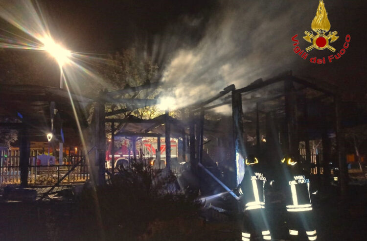 Incendio a Pozzallo: a fuoco uno chalet