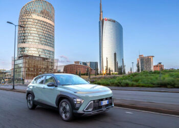A Palermo l'auto del futuro che si illumina come Supercar