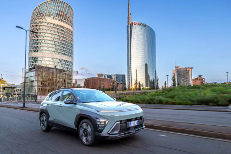 A Palermo l'auto del futuro che si illumina come Supercar