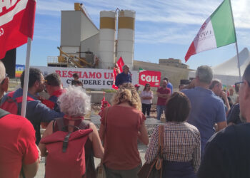 Centro per migranti, manifestazione davanti Cpr Modica-Pozzallo: no ai lager