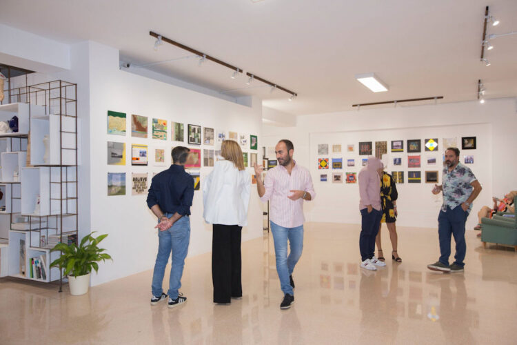 Nothing comes in a straight line di Vlady Art a Modica