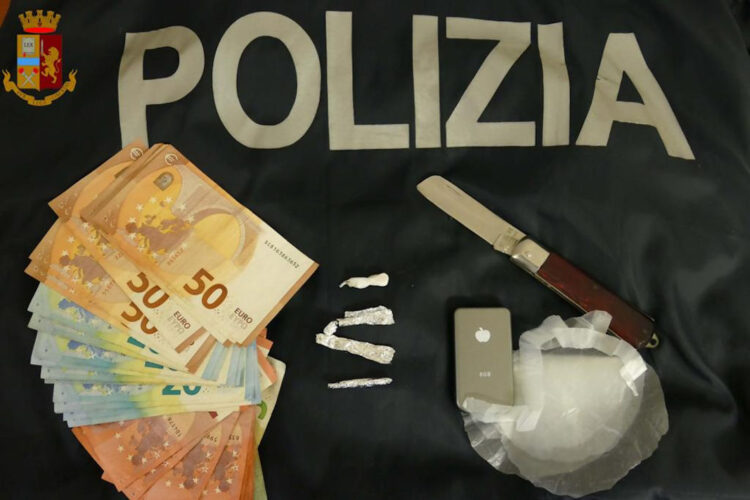 Scoperto market della droga a Vittoria