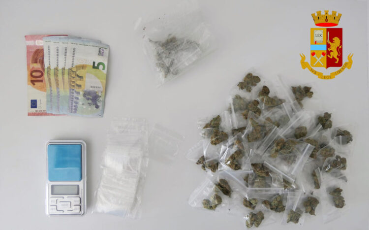 Vittoria: spacciava droga vicino scuola: arrestato 21enne