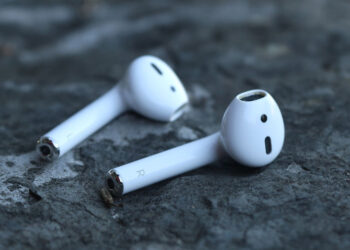Scoglitti, ragazza vittoriese con Airpods rubati a una turista a Scicli