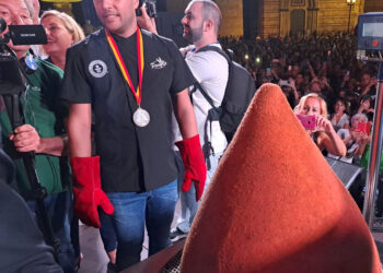 Sicilia, l'arancino più grande al mondo pesa 56 kg