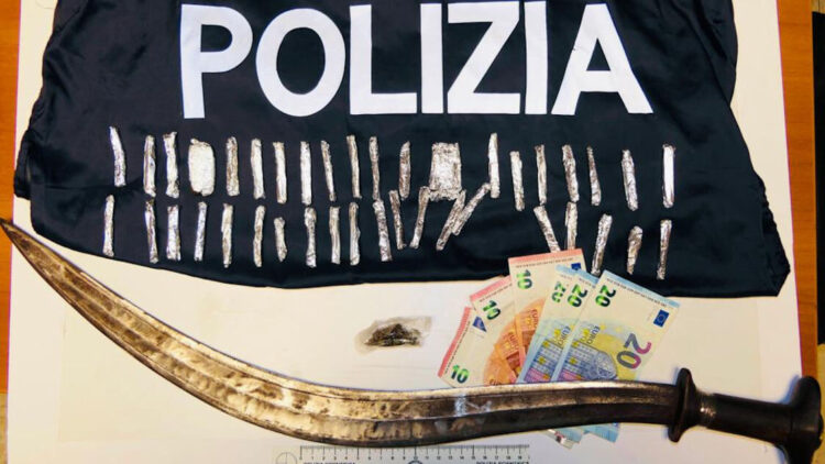 Spacciavano in piazza Manin a Vittoria: due arresti