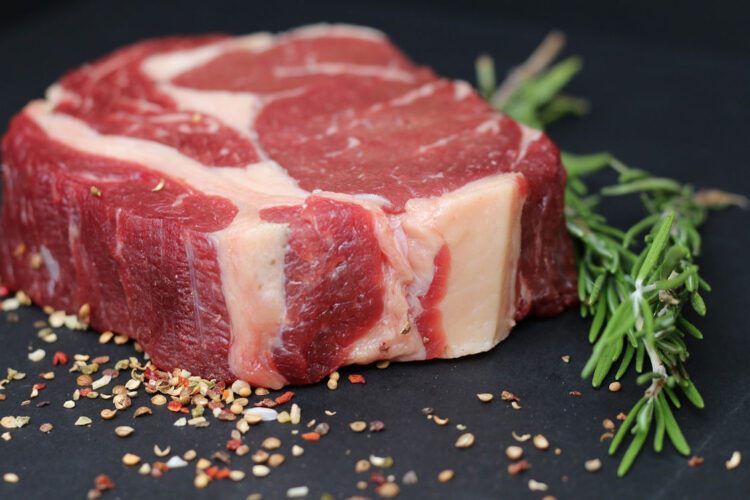 Diabete di tipo 2: mangiare carne rossa aumenta rischio del 62%