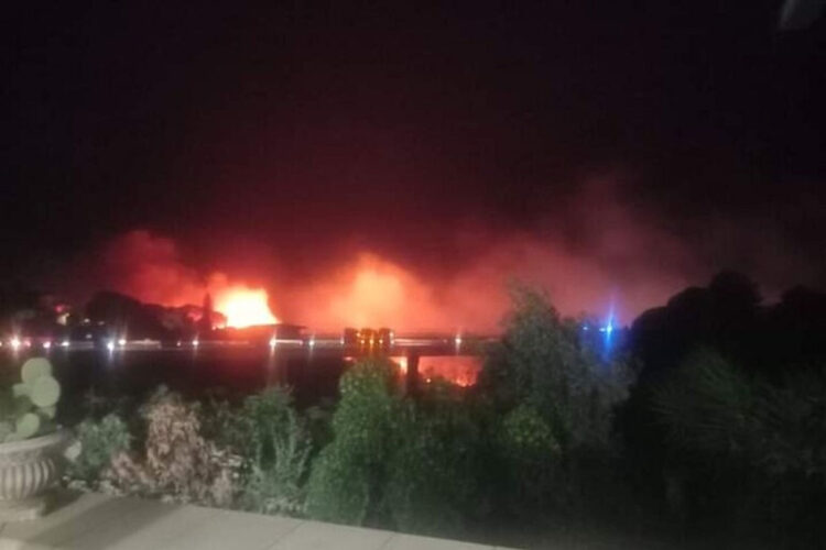 Notte di incendi nel Palermitano, fiamme minacciano case