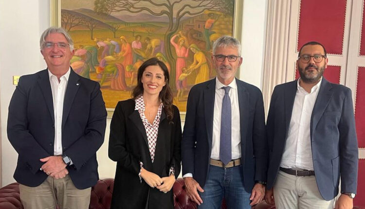 La scrittrice ragusana Costanza Di Quattro al Comune