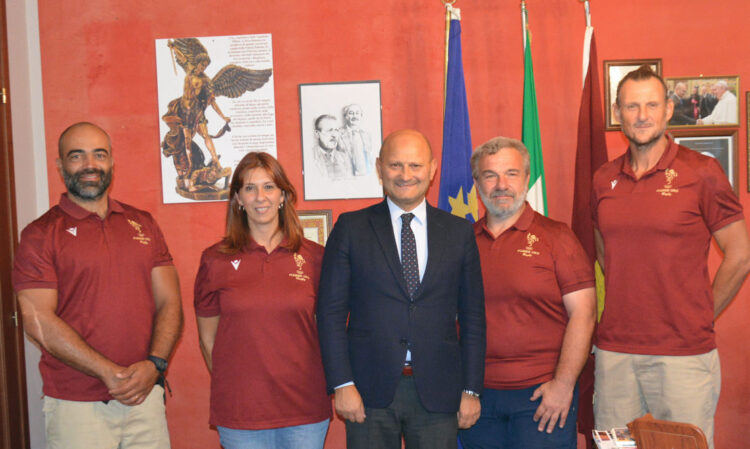 Gli atleti del rugby delle Fiamme Oro della Polizia di Stato a Ragusa