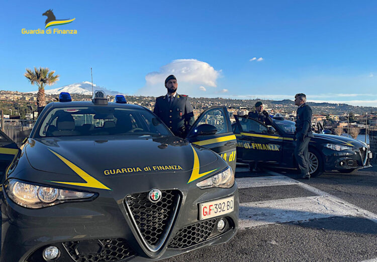 Gdf Catania, finanzieri salvano la vita ad un uomo vittima di un incidente stradale