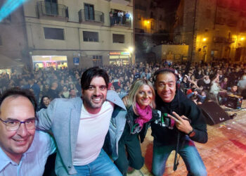 Gangi, tutti in strada a ballare con gli anni 90