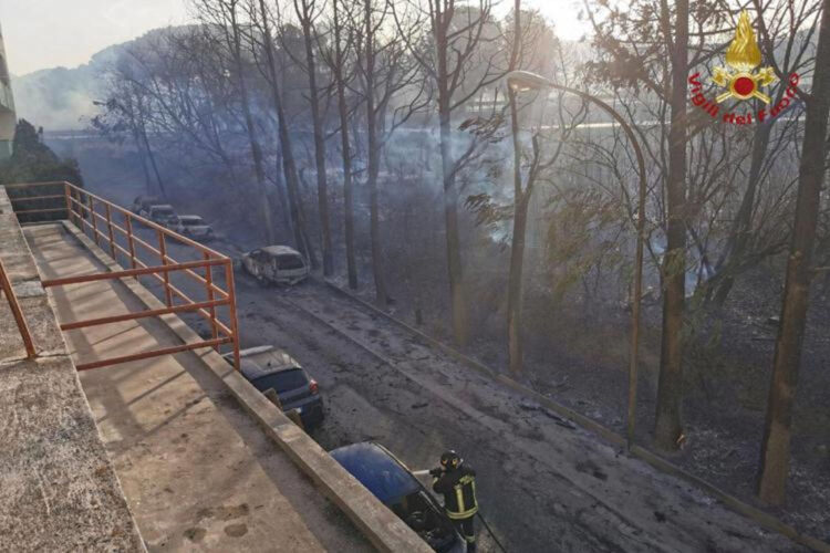 Incendi in Sicilia: evacuate 150 persone