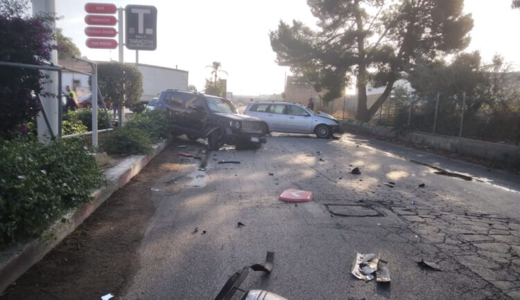 Incidente a Vittoria: due feriti