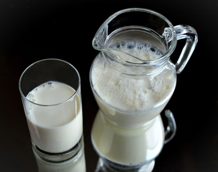 Bere tanto latte fa ingrassare? Scopri la verità
