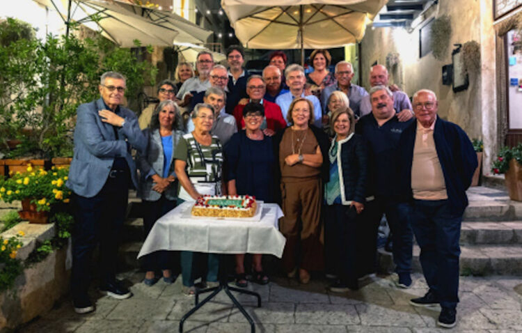 La prima Quinta C. del liceo Scientifico Statale di Modica festeggia i 50 anni