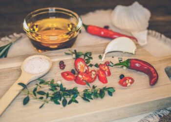 Olio al peperoncino, come si prepara: ricetta