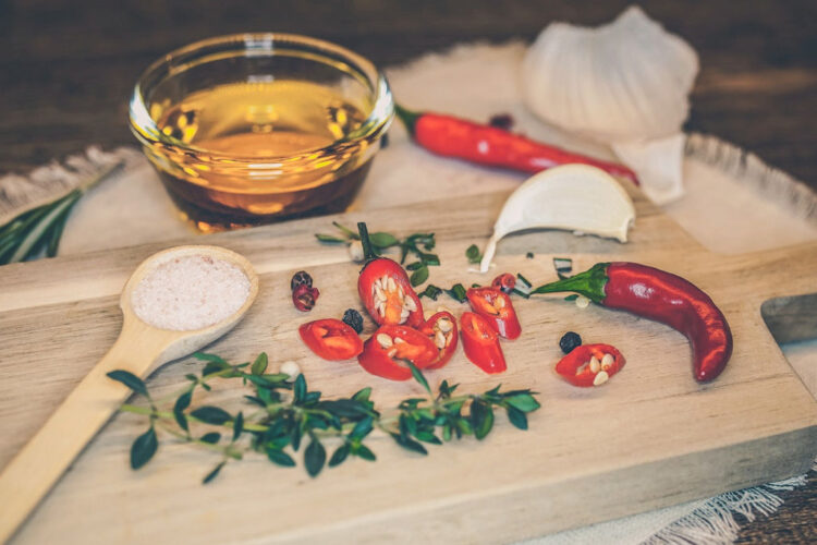 Olio al peperoncino, come si prepara: ricetta