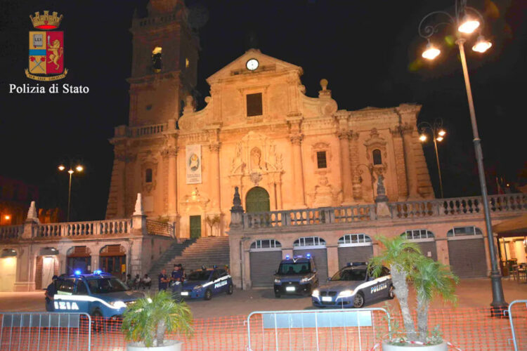Rissa in piazza San Giovanni a Ragusa: scatta il Dacur per 3 stranieri