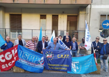 Protesta agenti penitenziari davanti carcere Enna
