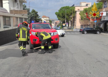 Gas dai tombini a Ragusa: chiusa via Achille Grandi