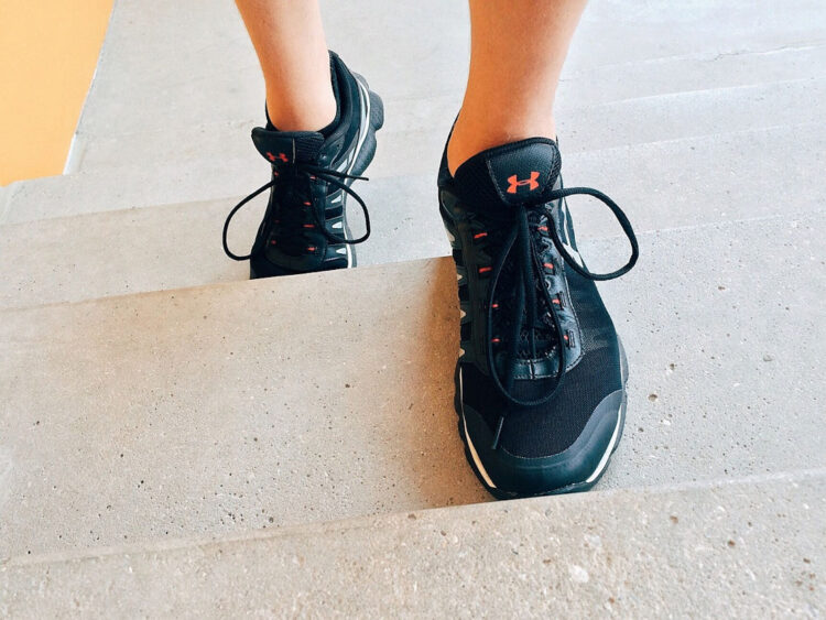 Fare le scale fa dimagrire? Quante calorie si bruciano?