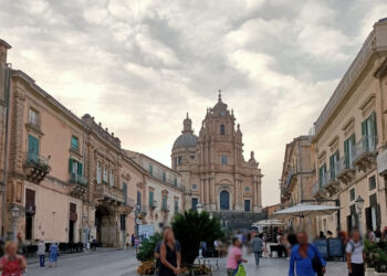 Tumore al seno: San Giorgio di rosa a Ragusa