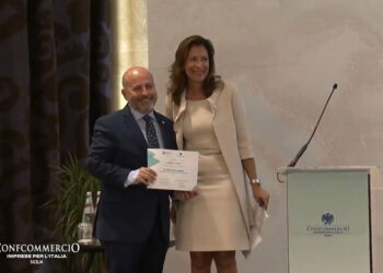 Confcommercio Vittoria, Gregorio Lenzo riceve attestato “La città che cambia” a Sciacca