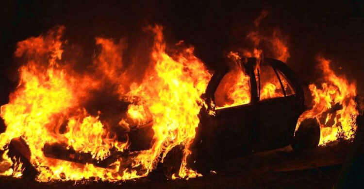 Scicli, Bmw a fuoco al quartiere Jungi