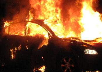 Otto auto incendiate: 4 a Palermo e 4 a Gela