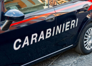 Ruba in stanza albergo mentre turista dorme: denunciato