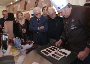 ChocoModica 2023, la magia del cioccolato e nomi illustri: da Giorgio Calabrese a Eugenio Bennato