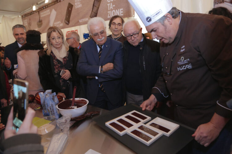 ChocoModica 2023, la magia del cioccolato e nomi illustri: da Giorgio Calabrese a Eugenio Bennato