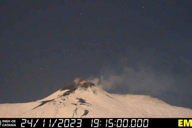 Etna, continua attività stromboliana da cratere Sud Est