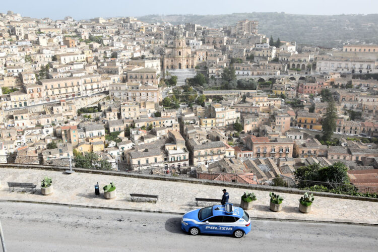 Modica, denunciato uno straniero e sequestrati 200 litri di gasolio