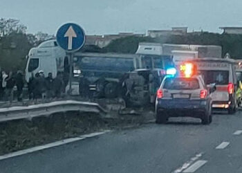 Grave incidente su autostrada A18 Messina-Catania, 3 feriti: traffico in tilt