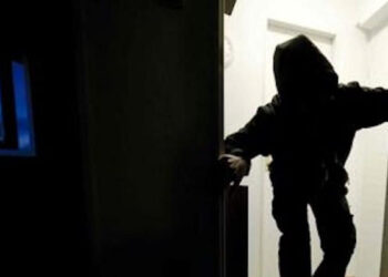 Furto in una villa storica a Donnalucata: rubati gioielli, denaro, orologi e cassaforte