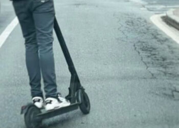 Vittoria, bambina di 3 anni investita da un monopattino in via Cavour