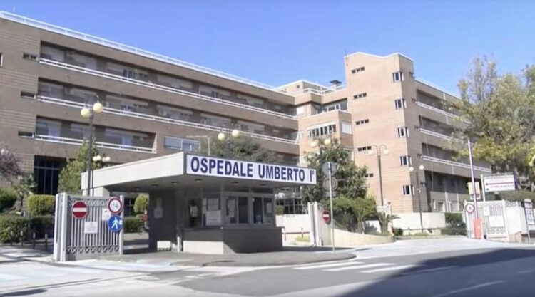 Nonno e nipote investiti da moto a Siracusa