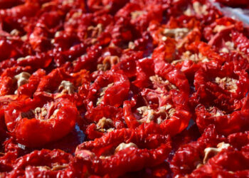 Nas di Ragusa: sequestrati 7 mila chili di conserve in un’azienda non autorizzata